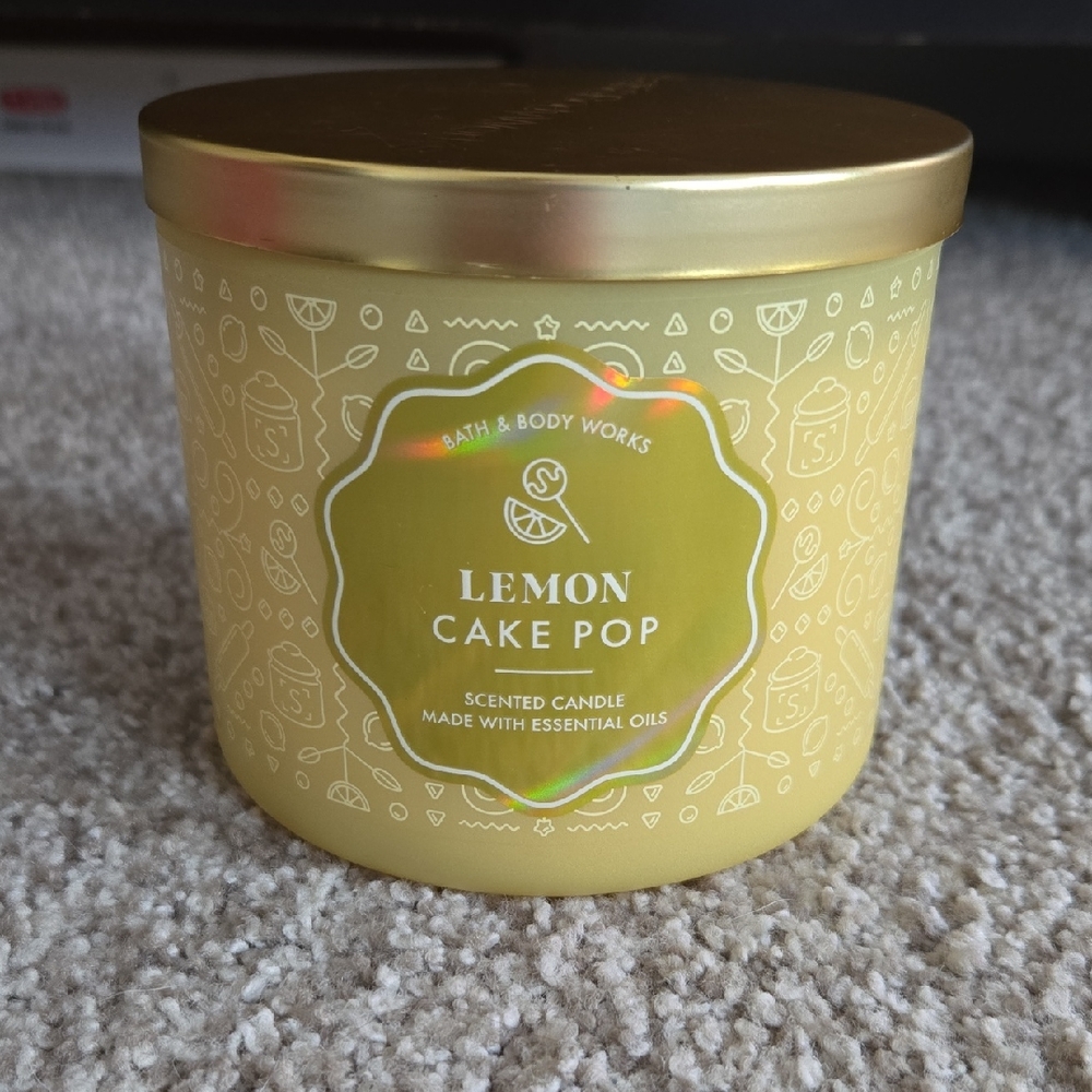 Bath & Body Works Lemon Cake Pop Candle
